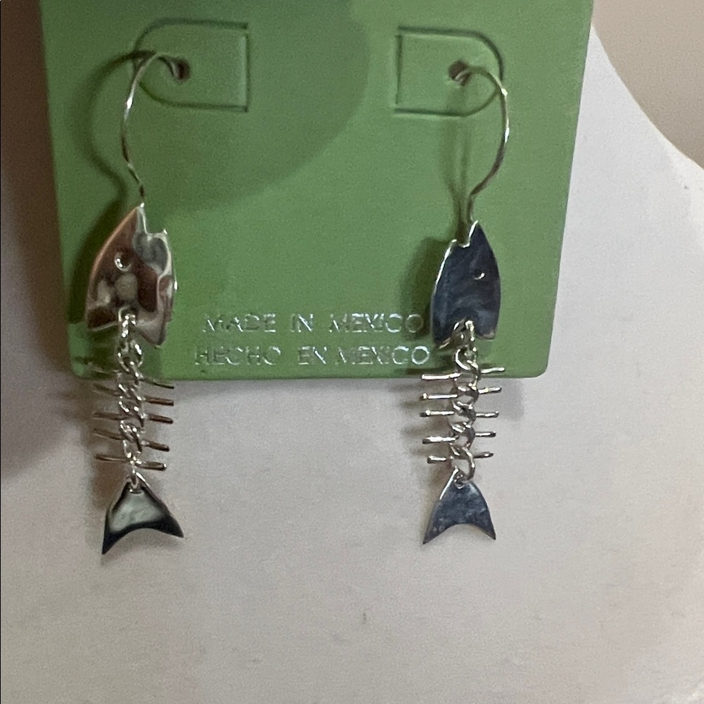 Seed & Sage | Sterling Silver Fishbone Earrings - Picture 4 of 7